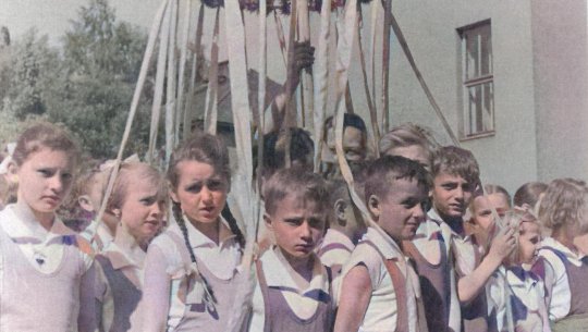 Detail na děti při vystoupení "Pohádka", 1960