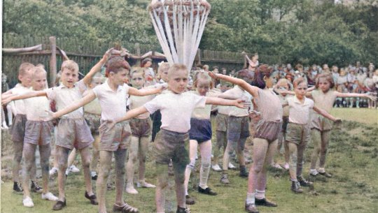 Vystupující děti, 1959